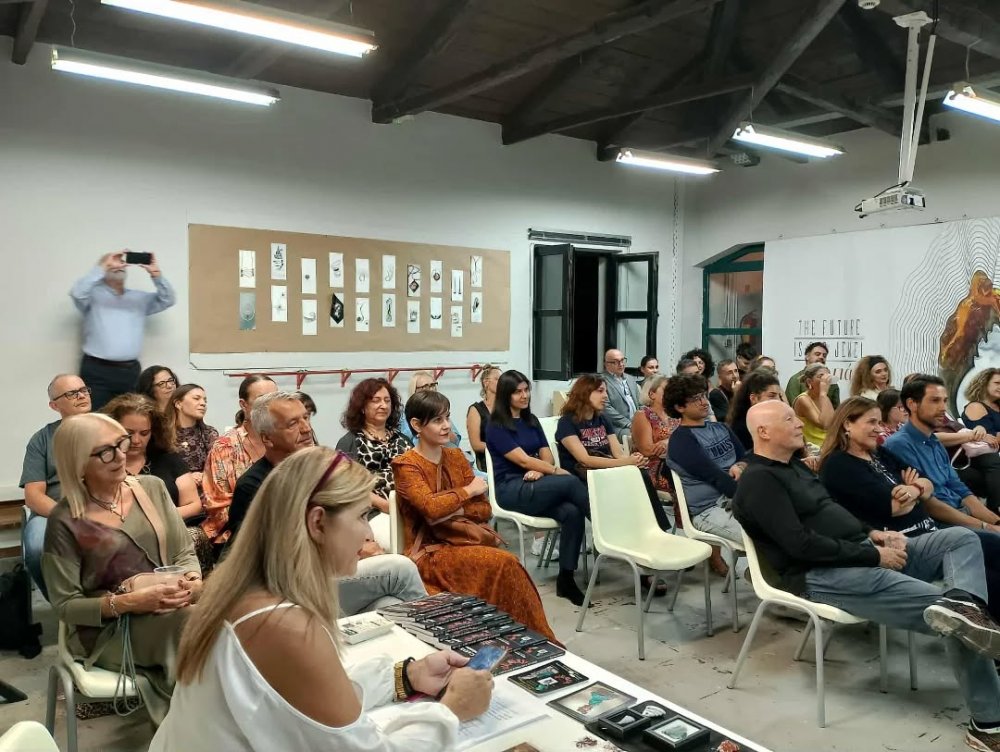 Διάλεξη για τη Γλυπτογραφία σε Πολύτιμους Λίθους, από την Γλύπτρια Ελένη Σέρρας-Ηerman στην Ι.Σ.Α.Ε.Κ Δήμου Βόλου