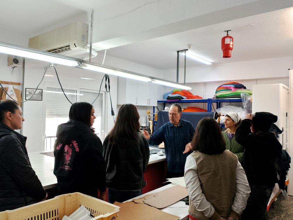 Εκπαιδευτική επίσκεψη  σε Βιοτεχνίες Ενδυμάτων της περιοχής μας, για την Ειδικότητα ‘Σχεδίαση & Παραγωγή Ενδυμάτων’ της ΙΣΑΕΚ Δήμου Βόλου